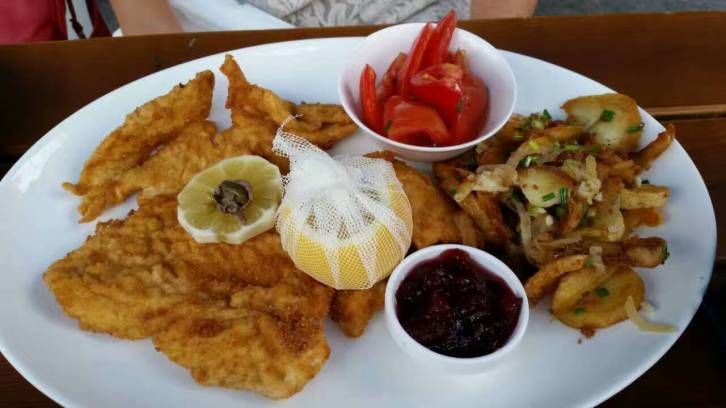 mmexport1475314665679